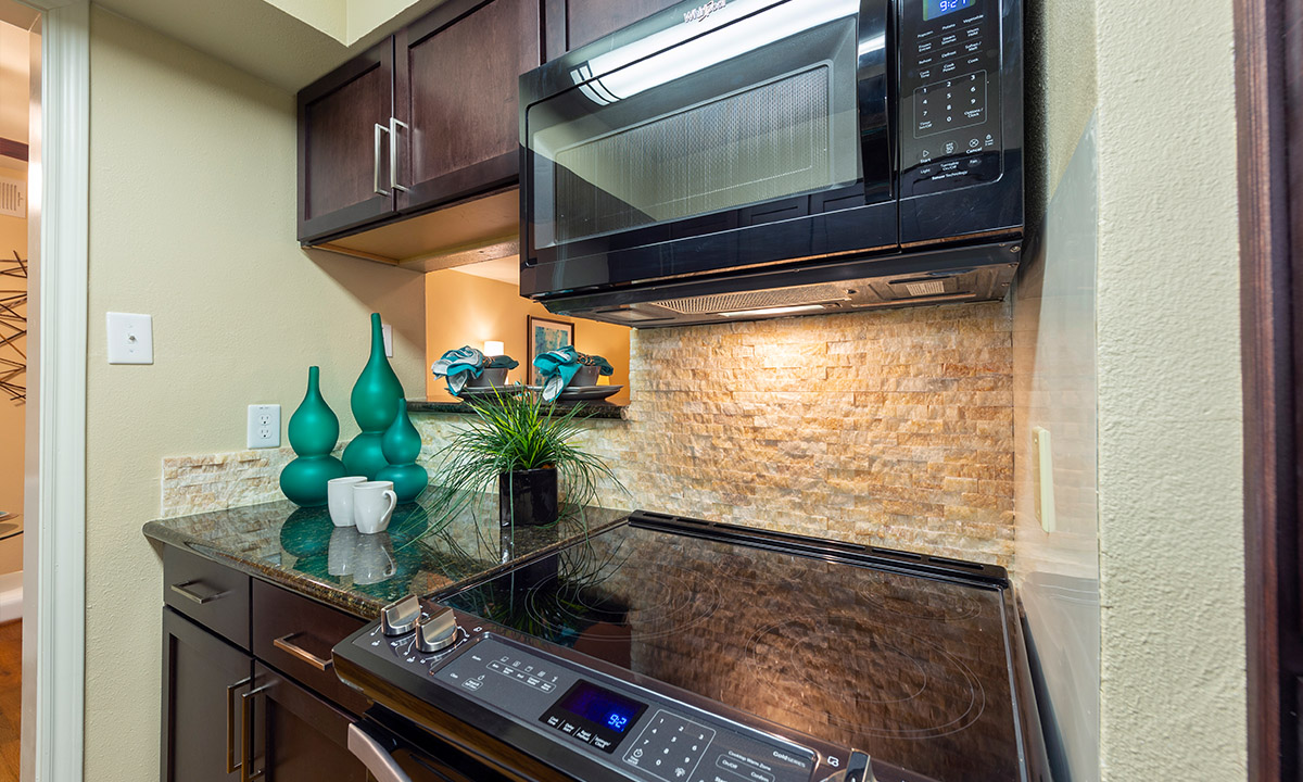Features 2 | Colony Oaks Apartment in Bellaire Houston